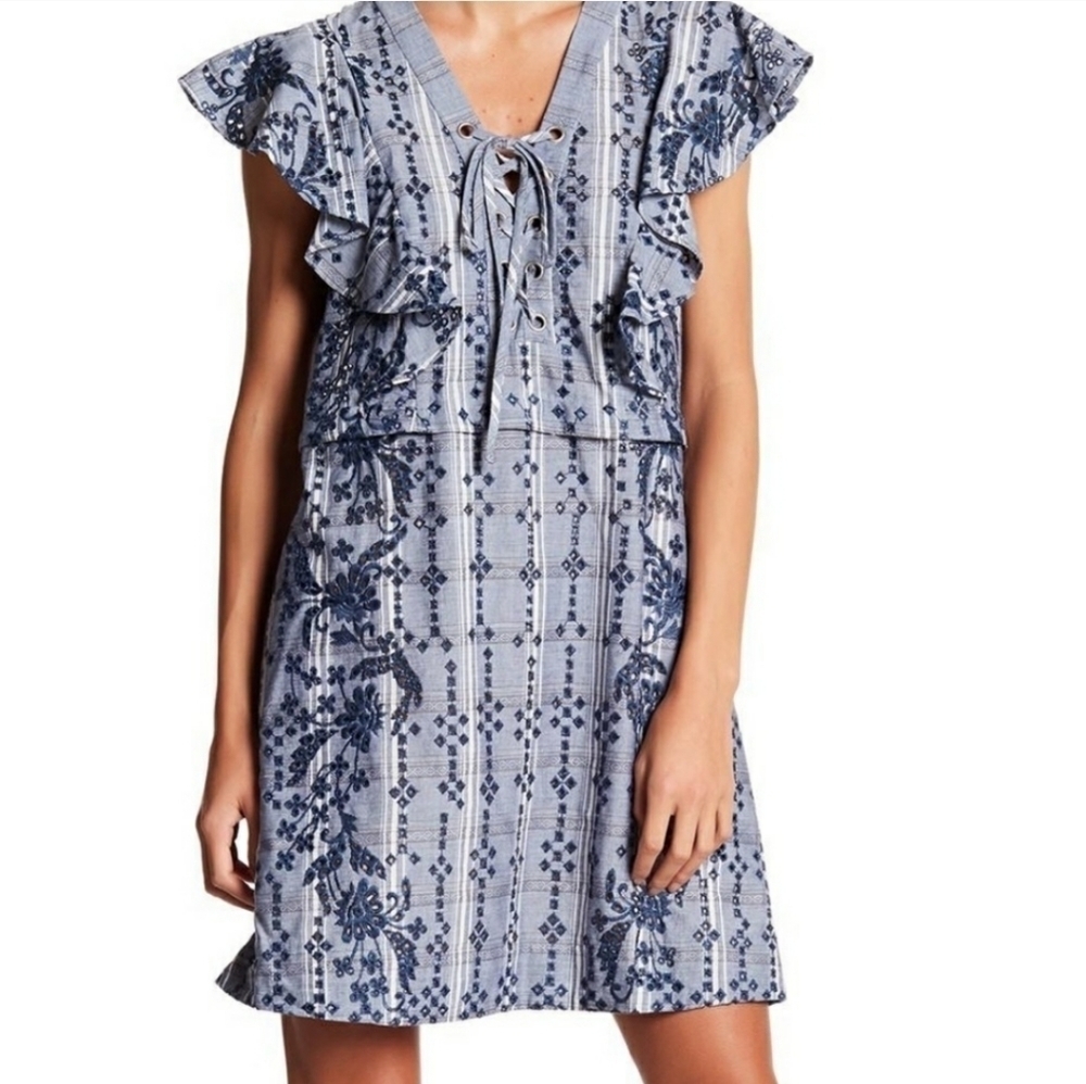 BCBG MaxAzria Caralyne Eyelet Lace Dress Blue Ruffle Flutter Sleeve Size Small